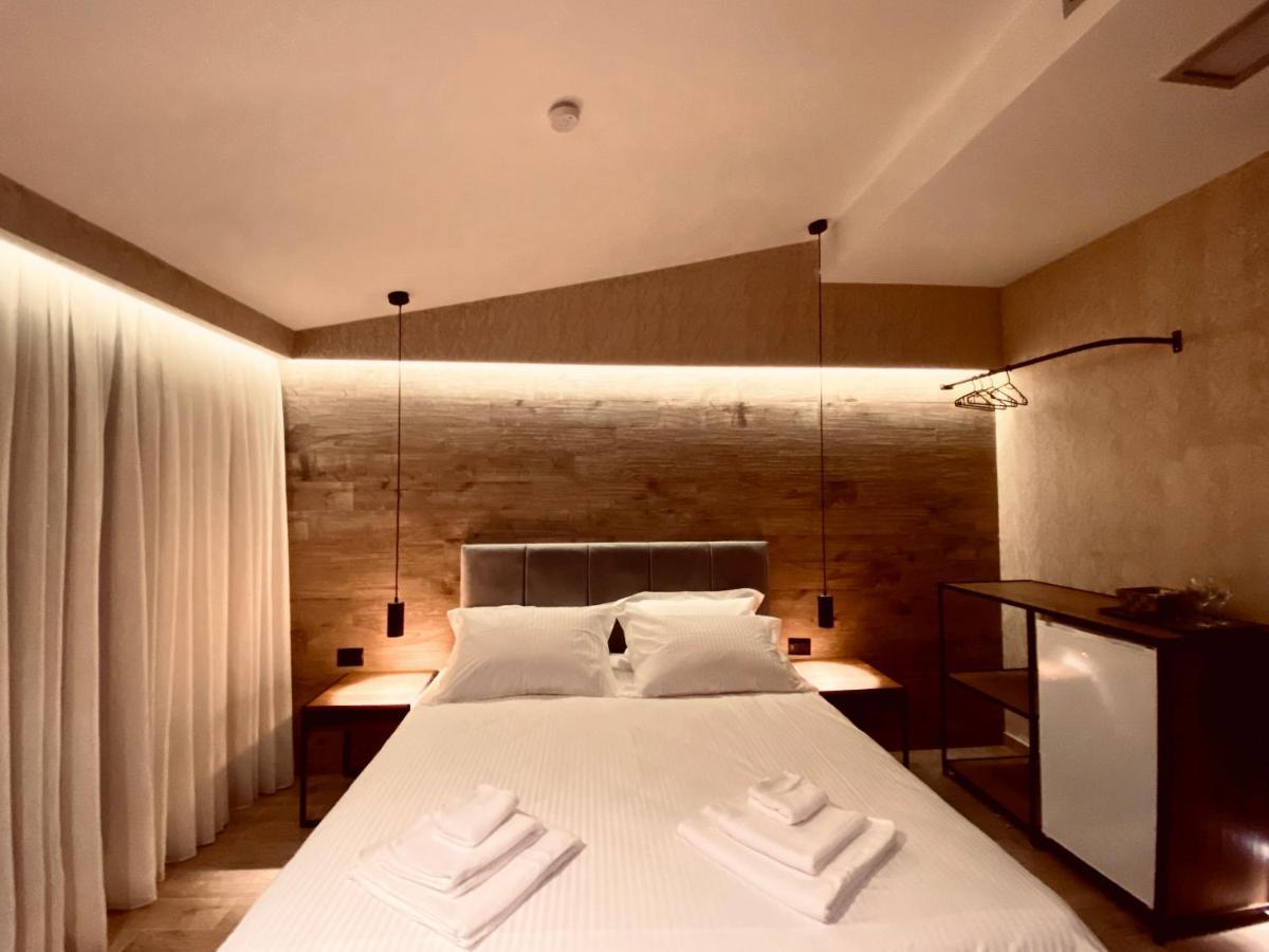 Deluxe Rooms In Blloku Area Tiranë Ngoại thất bức ảnh
