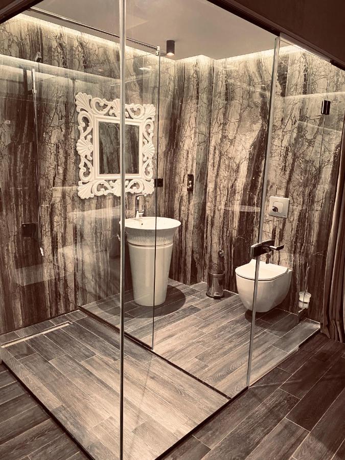 Deluxe Rooms In Blloku Area Tiranë Ngoại thất bức ảnh